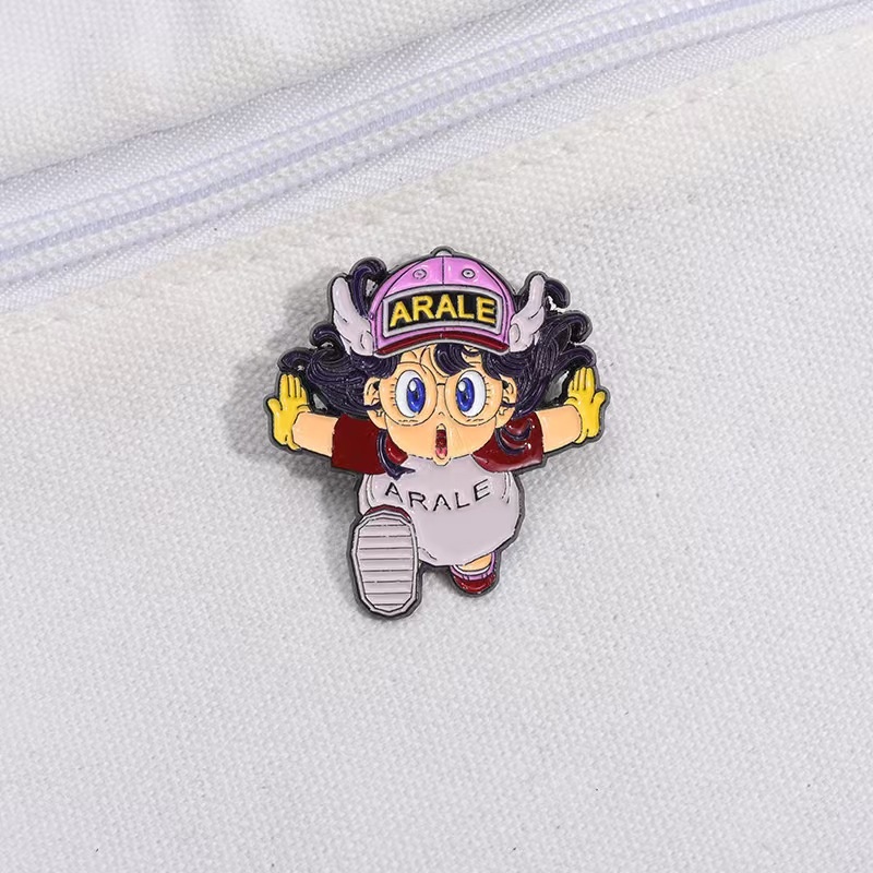 漫画ドクタースランプアラレバッジブローチピンアニメリトルアン - Anime Cosplay Little Girl のレビューと価格